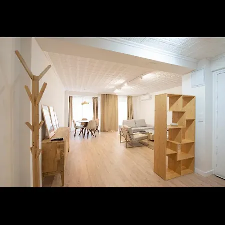 Habitación Luminosa En Piso Compartido