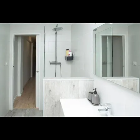 Habitación Luminosa En Piso Compartido Apartamento